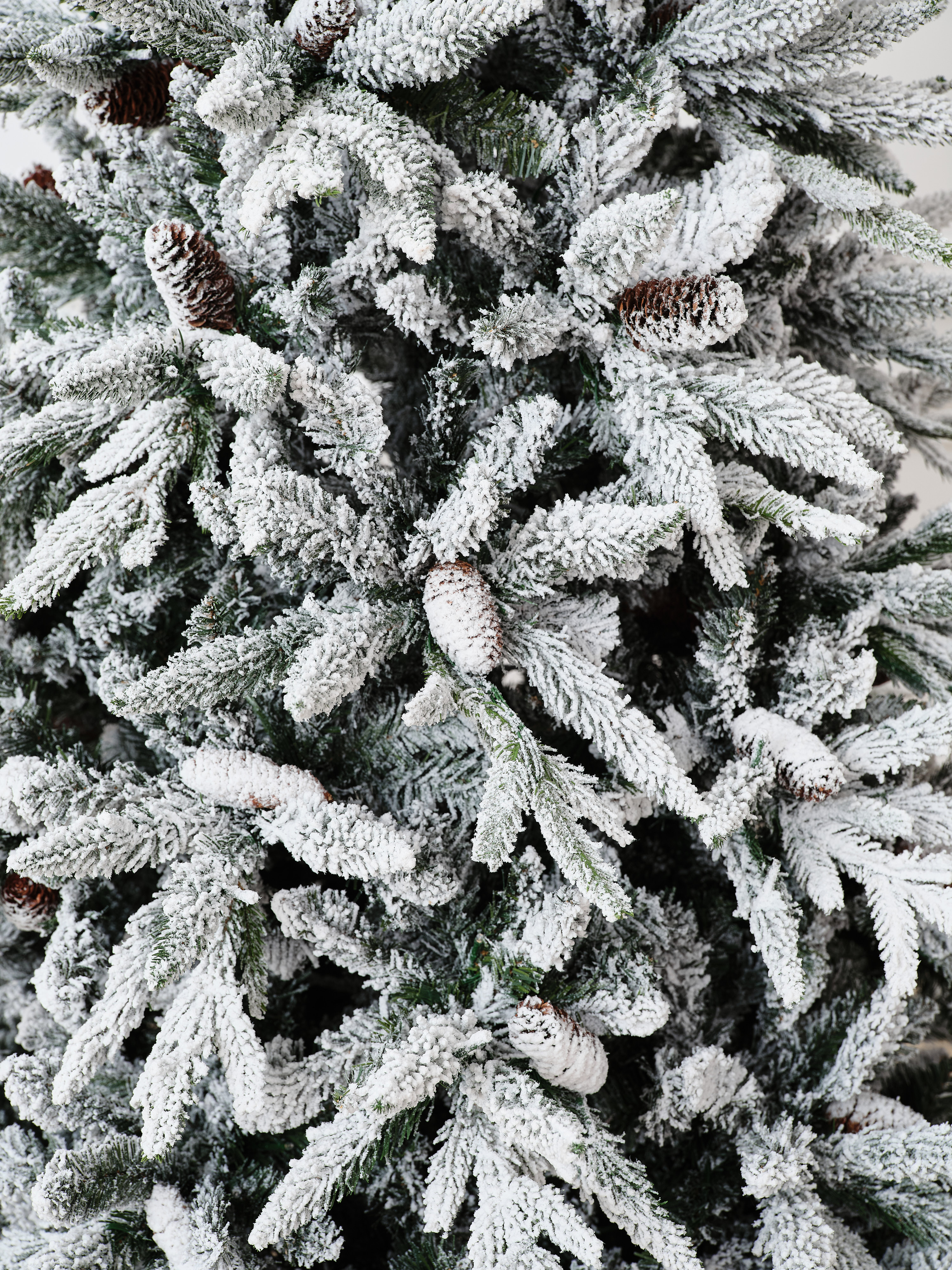 Елка искусственная BINOSHE Ile Grande заснеженная с шишкой 240 см - фото 4