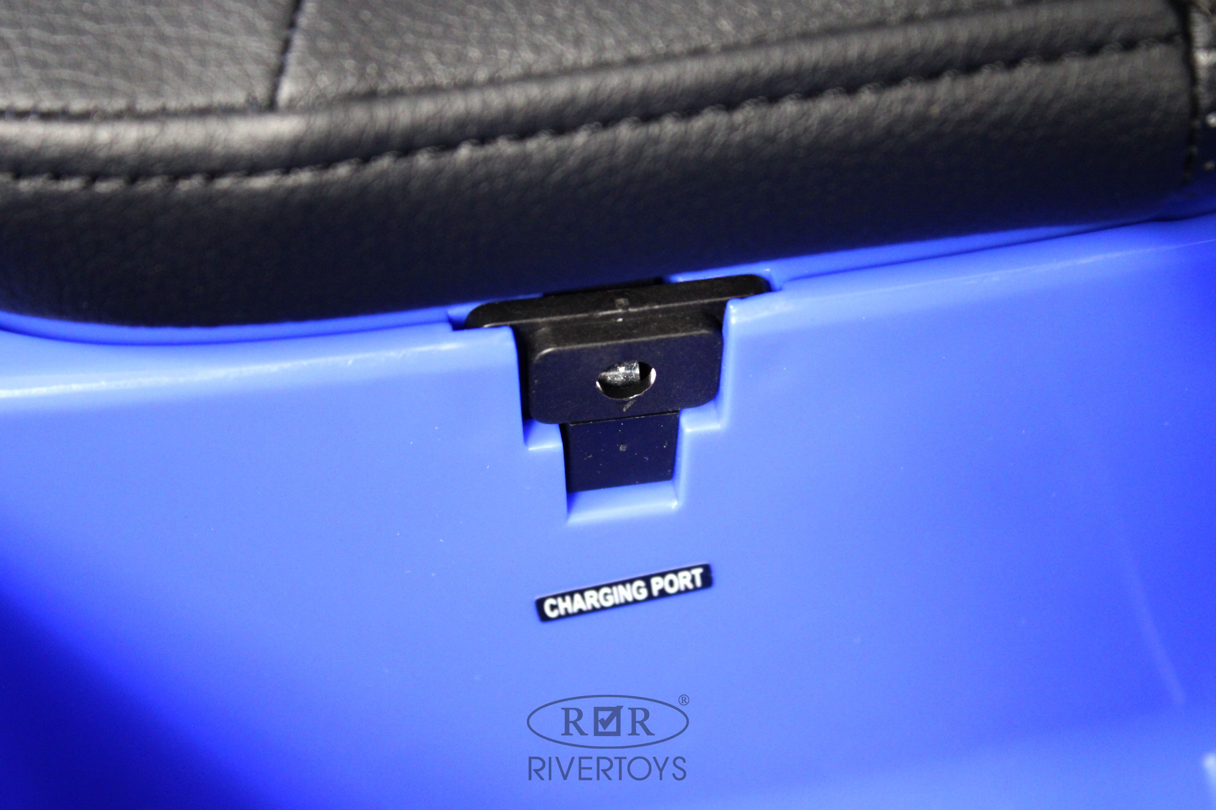 Электромобиль RIVERTOYS BMW A004AA-BMW-BLUE С пультом ДУ - фото 8