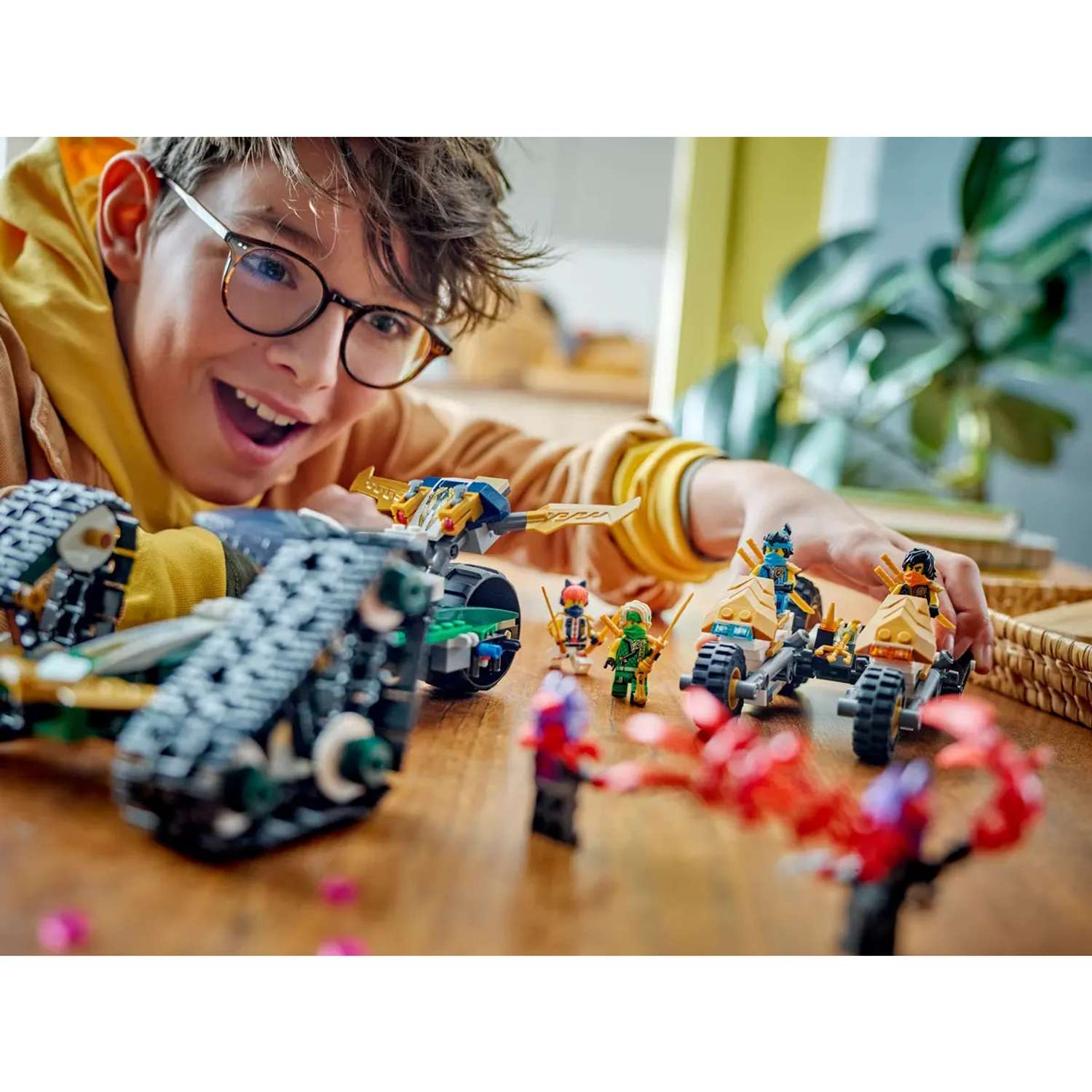 Конструктор LEGO NINJAGO Автомобиль команды ниндзя 576 дет. - фото 15
