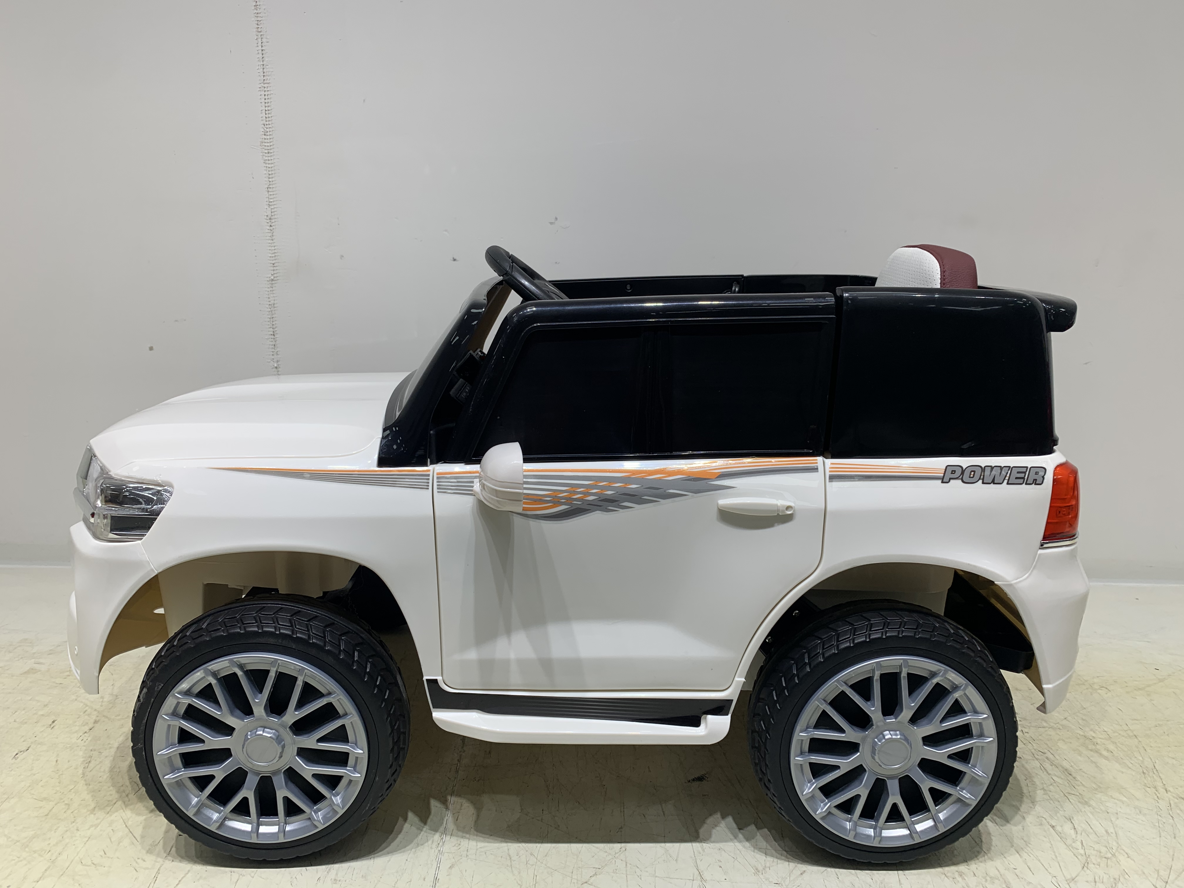 Электромобиль TOYLAND Toyota LC200, колеса EVA С пультом ДУ - фото 4