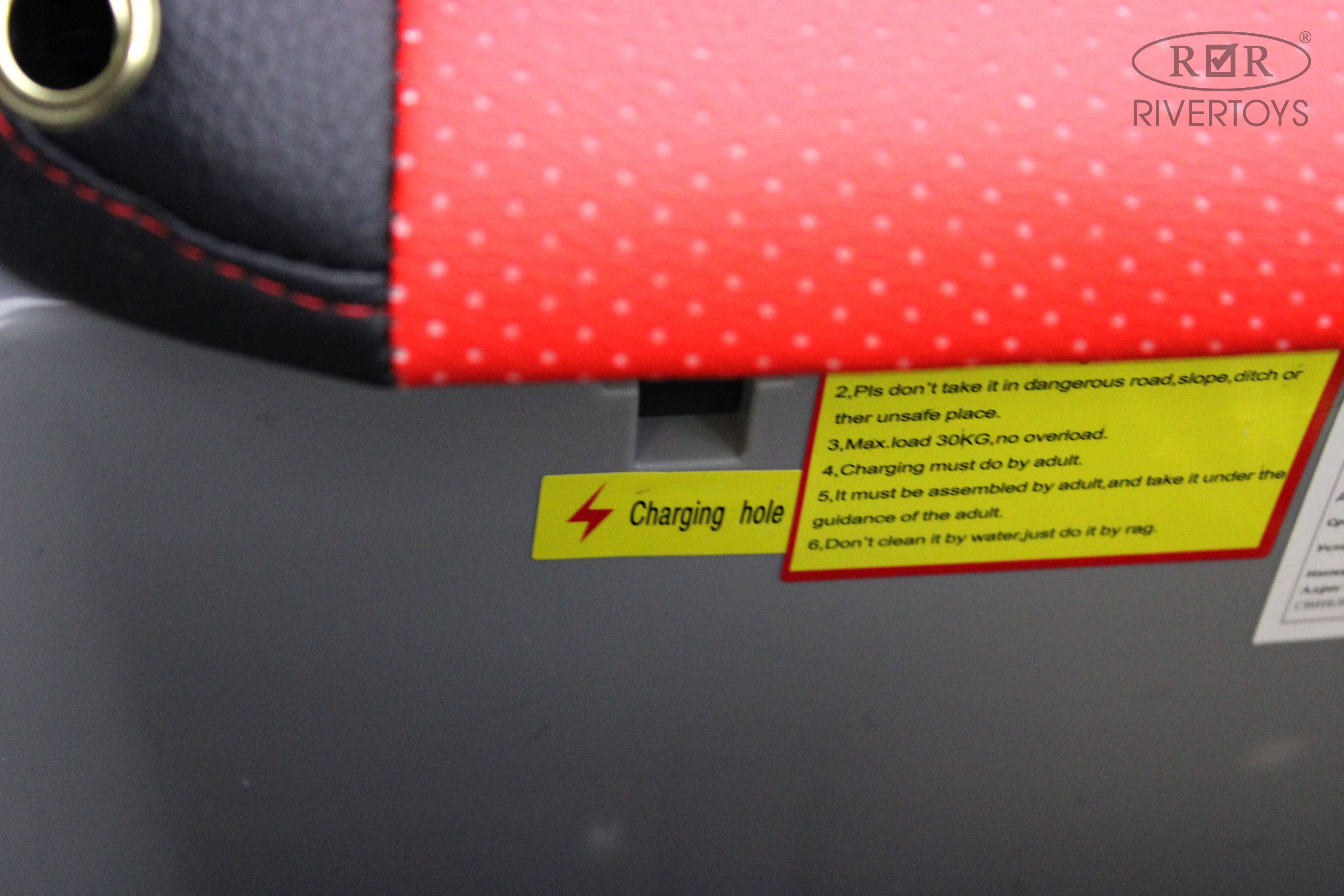 Электромобиль RIVERTOYS E777EE-WHITE С пультом ДУ - фото 28