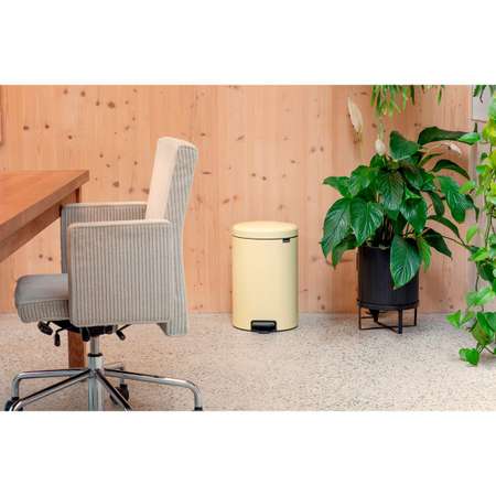 Бак мусорный Brabantia NewIcon с педалью ванильно-желтый 12л 233807