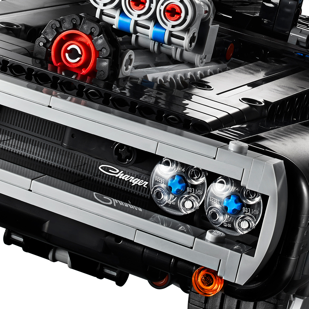 Конструктор LEGO Technic Dodge Charger Доминика Торетто 230 дет. - фото 3