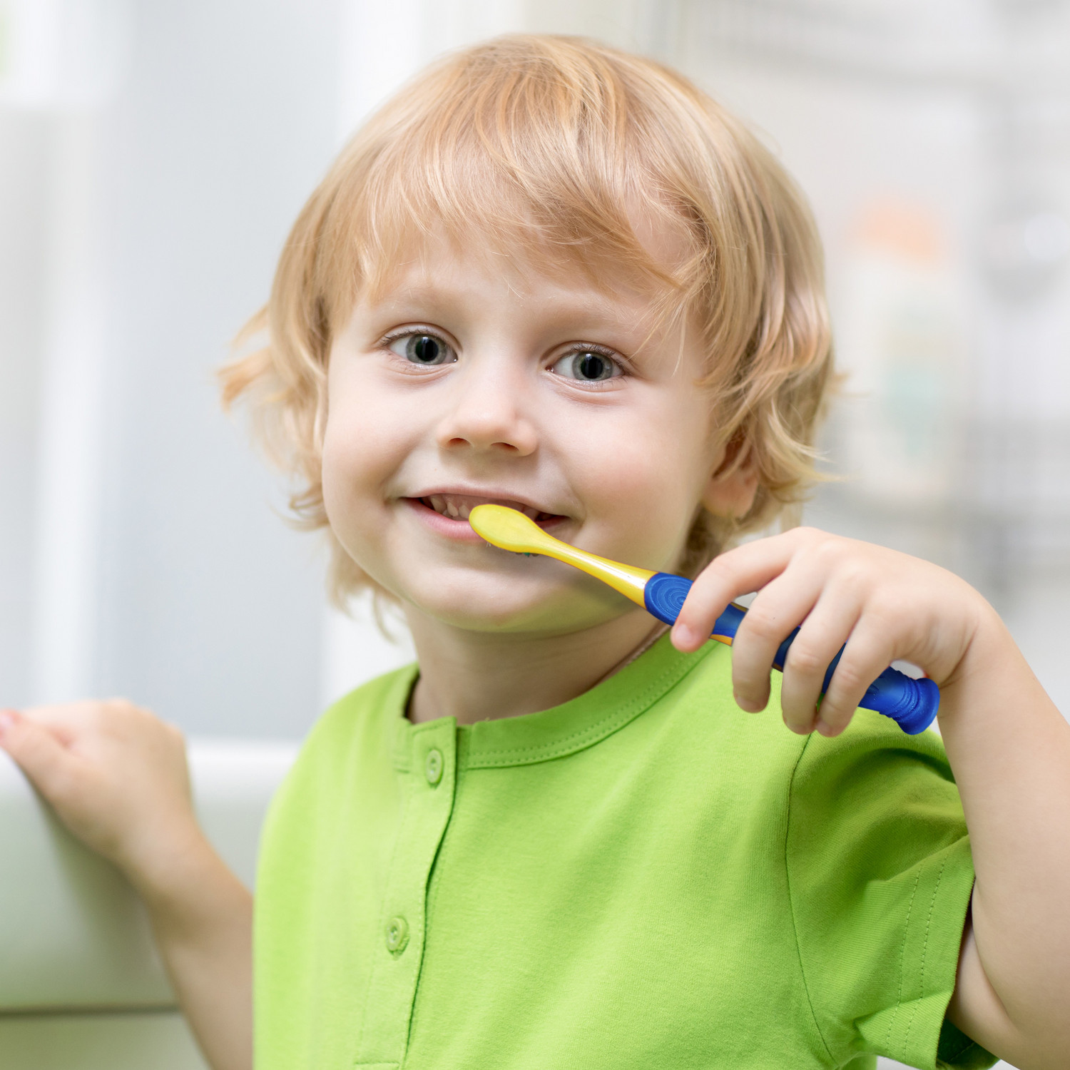 Зубная щетка классическая Colgate от 2 лет в ассортименте - фото 21