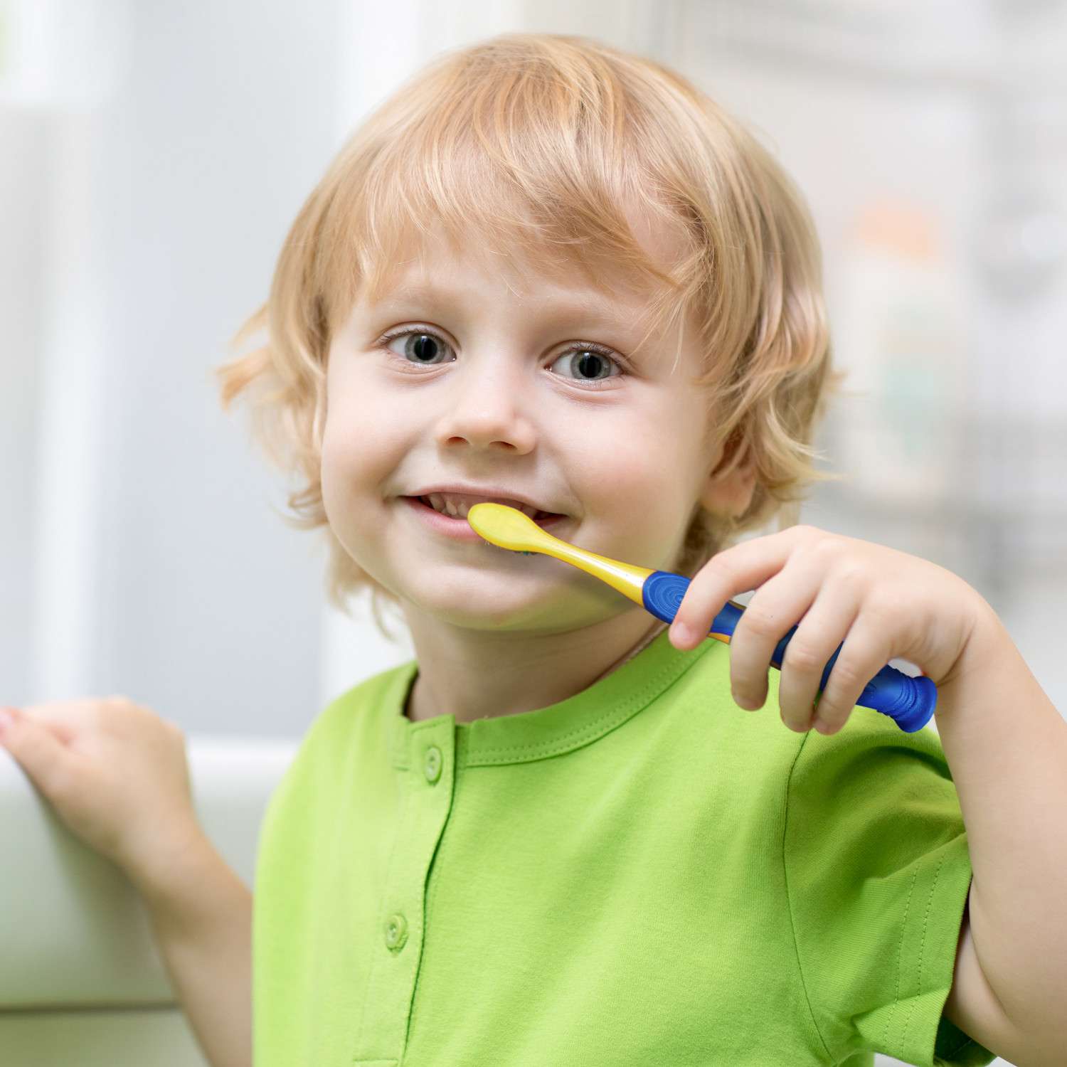 Зубная щетка классическая Colgate от 2 лет в ассортименте - фото 21