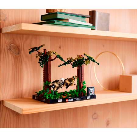Конструктор LEGO Star Wars Диорама Погоня на Эндоре