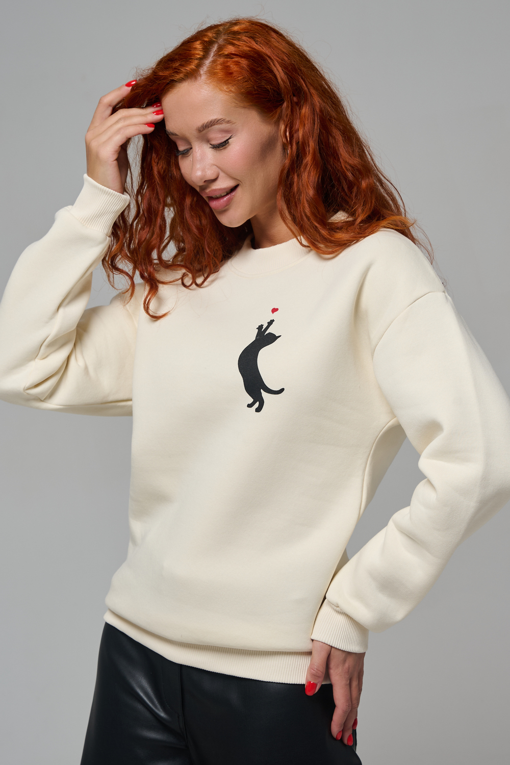 Свитшот Натали Суслова 8576 молочный+котик с сердцем - фото 4