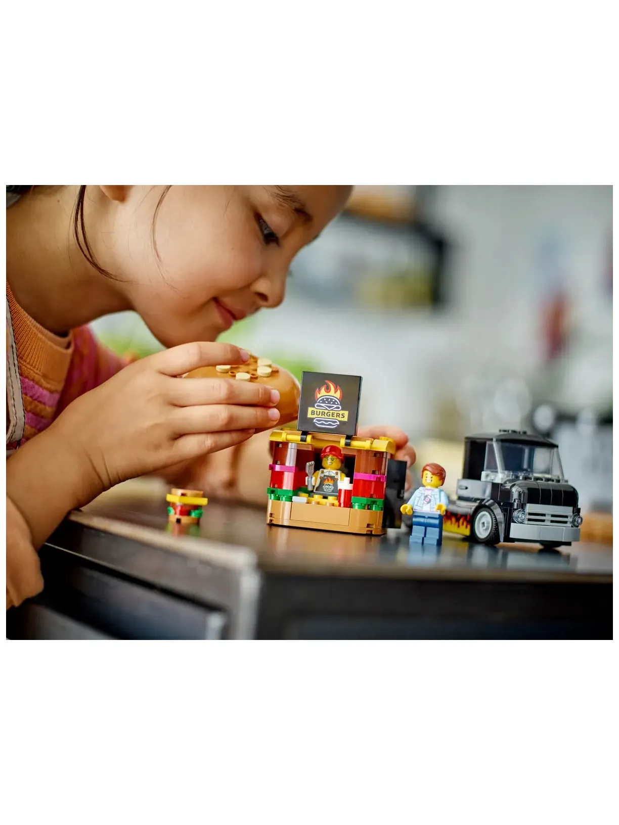Конструктор LEGO City Бургерная на колесах 194 дет. - фото 9