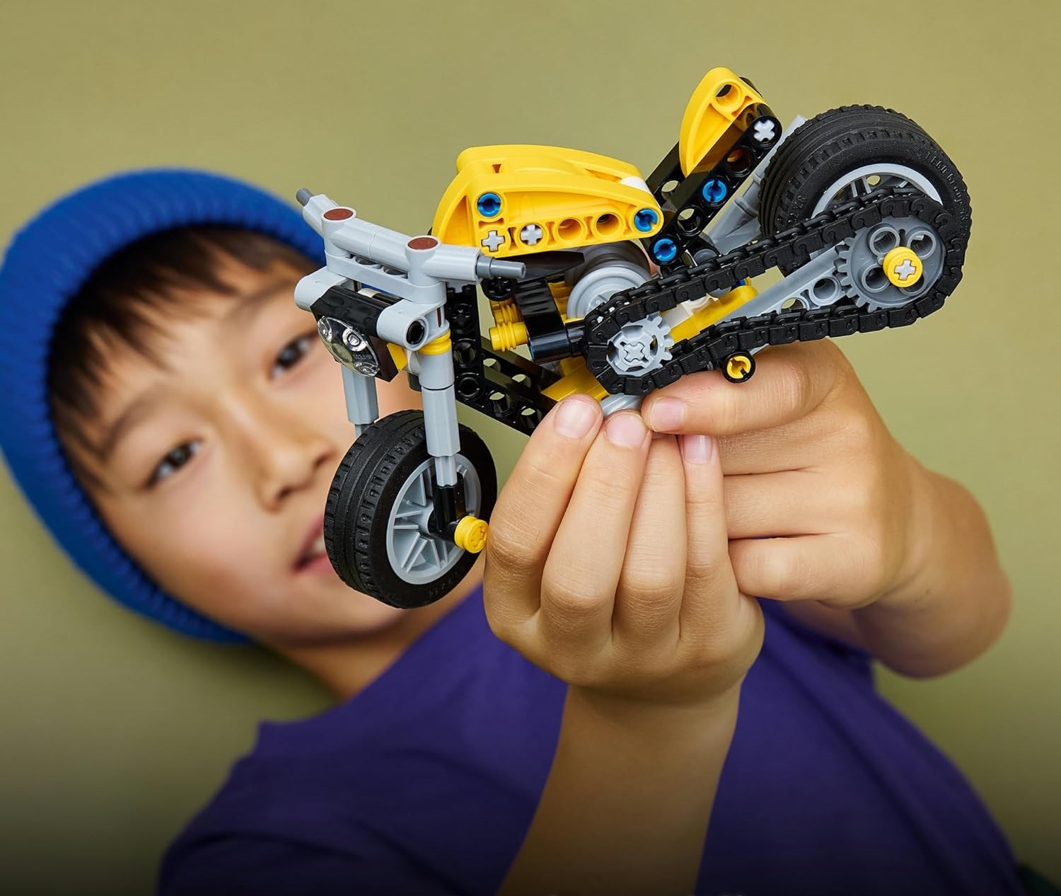 Конструктор LEGO Technic Желтый мотоцикл 151 дет. - фото 8