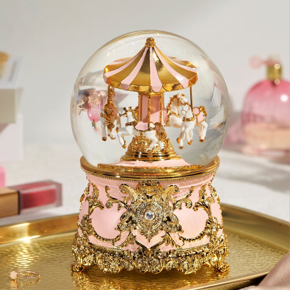 Стеклянный снежный шар Glassglobe Розовая карусель - фото 1