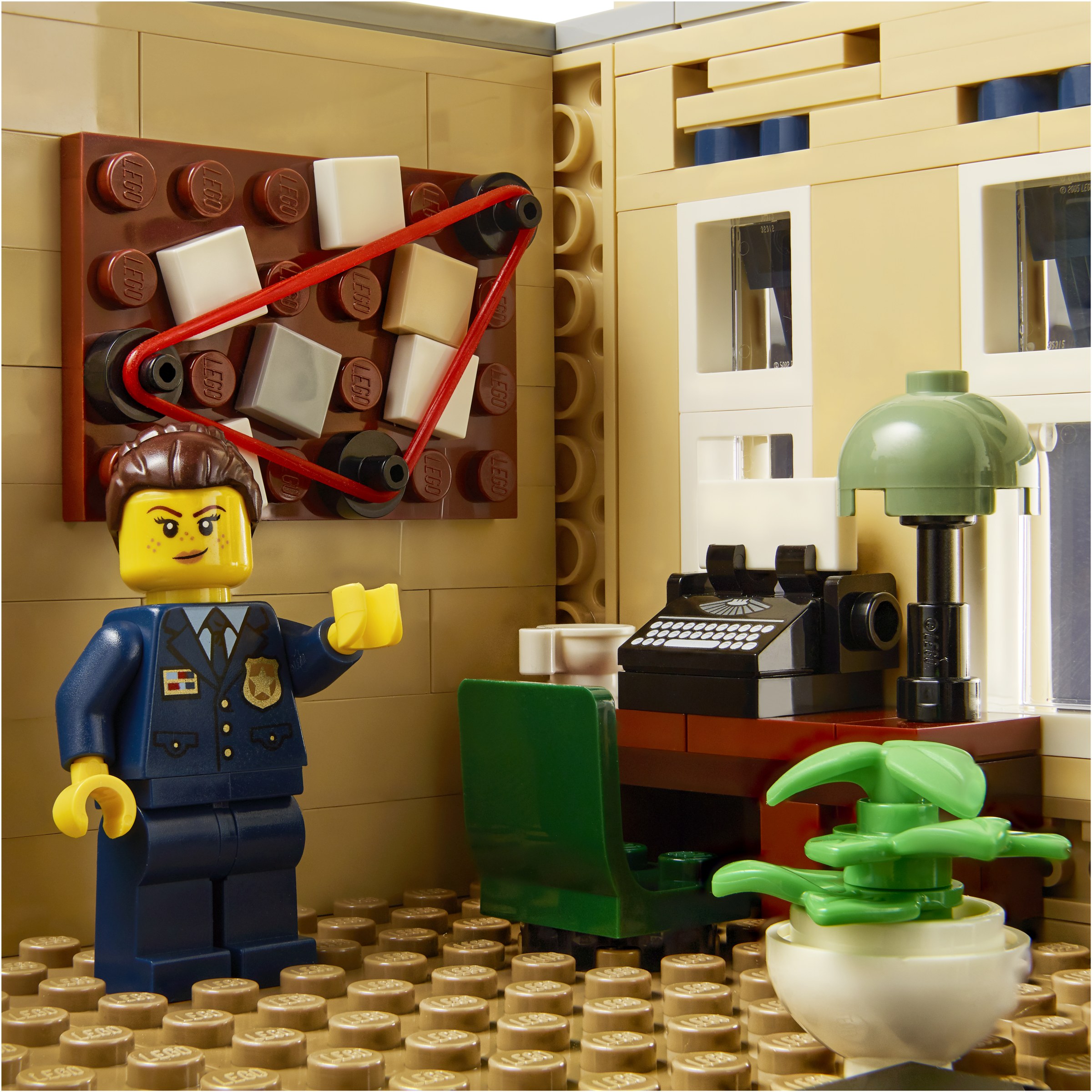 Конструктор LEGO Icons 10278 2923 дет. - фото 45