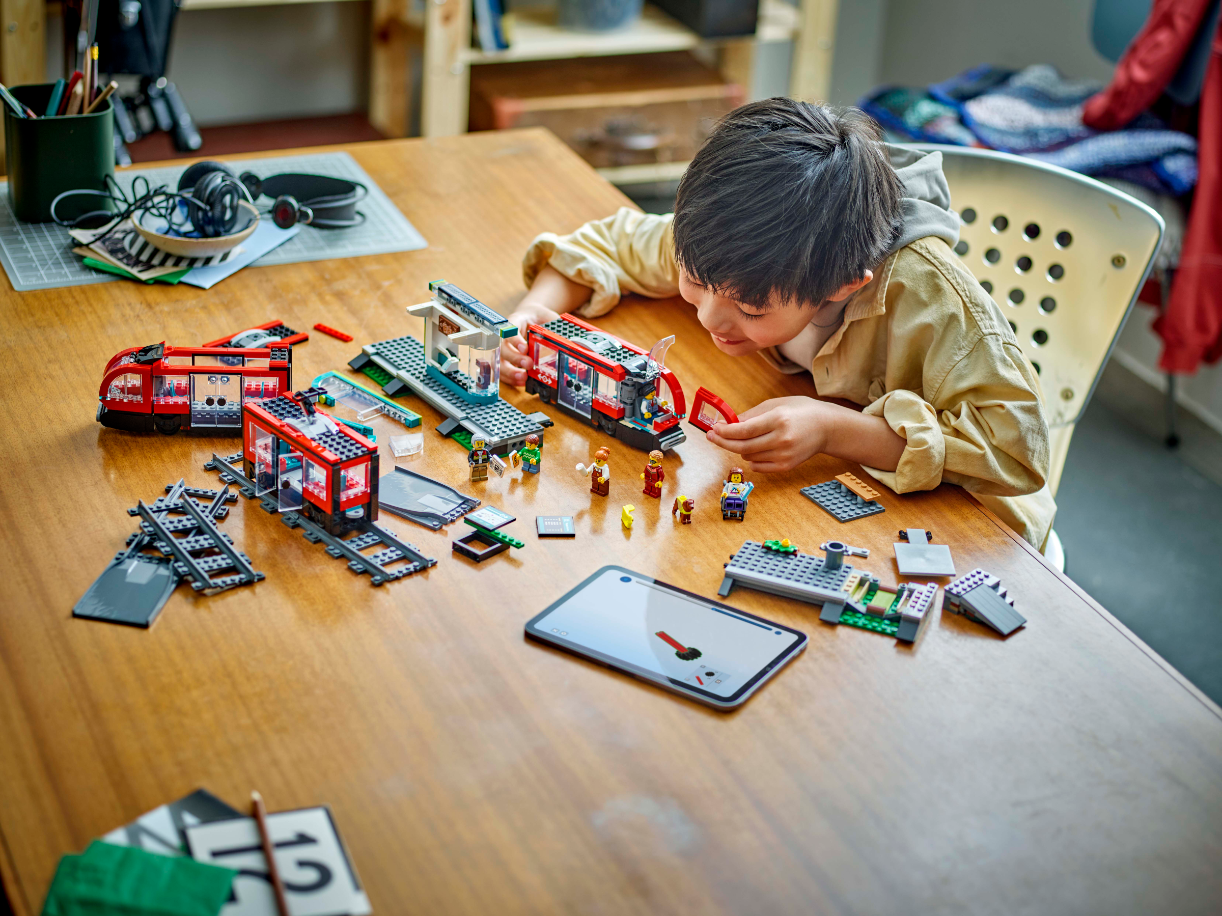 Конструктор LEGO City Трамвай и станция блочный - фото 4