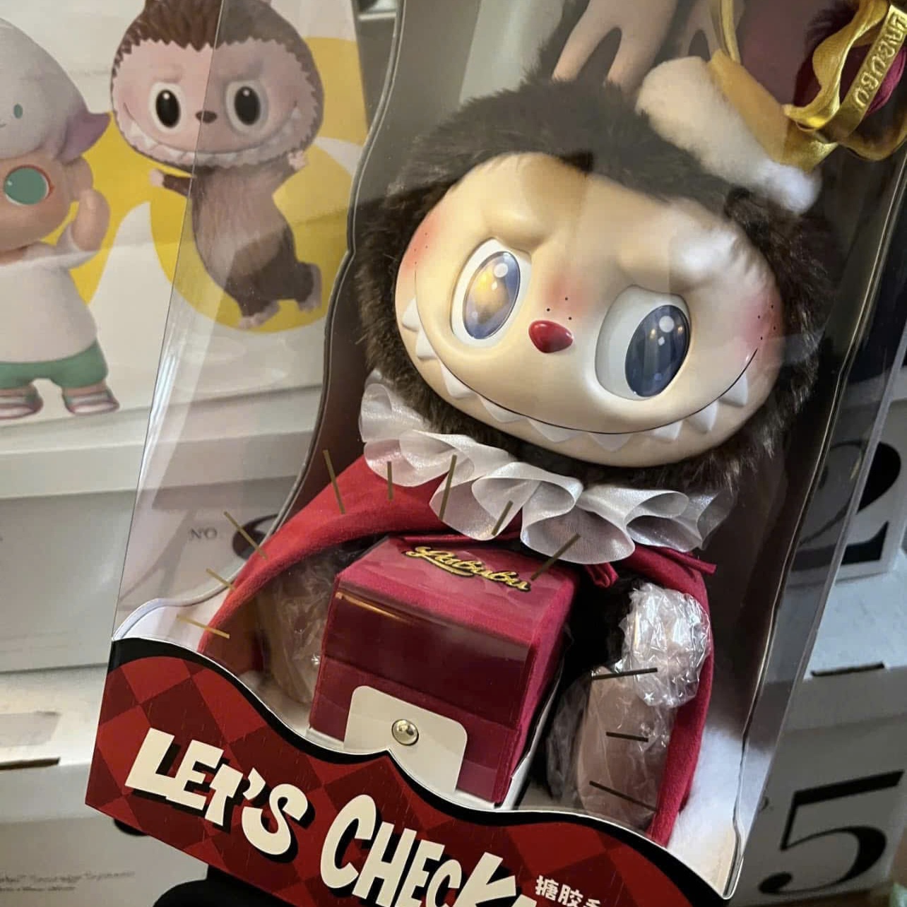 Мягкая игрушка POP MART Labubu Let's Checkmate King 37 см - фото 4