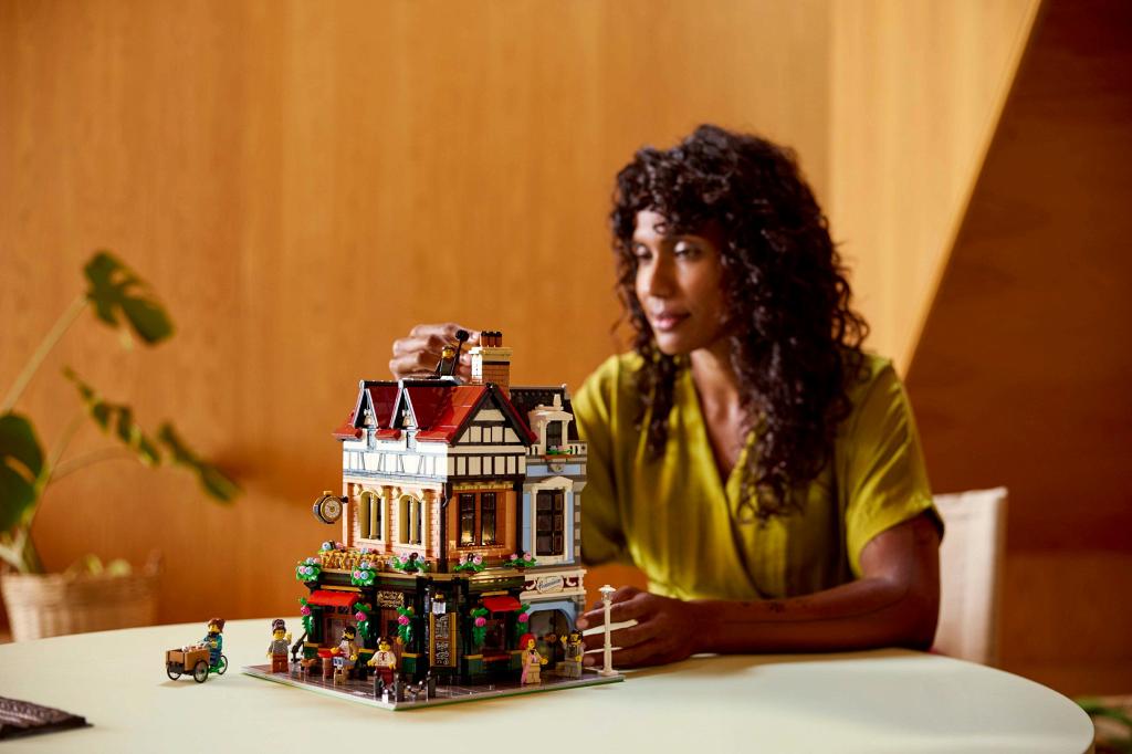 Конструктор LEGO 10350 3266 дет. - фото 7