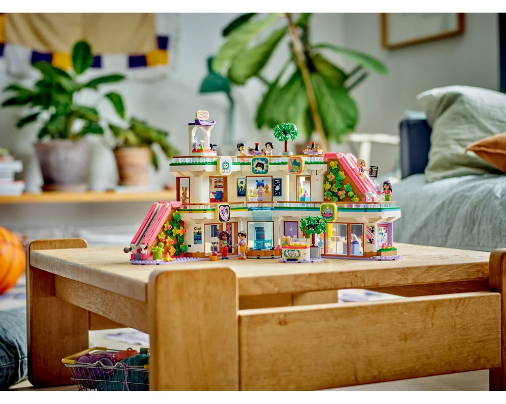 Конструктор LEGO Friends 42604 1209 дет. - фото 7