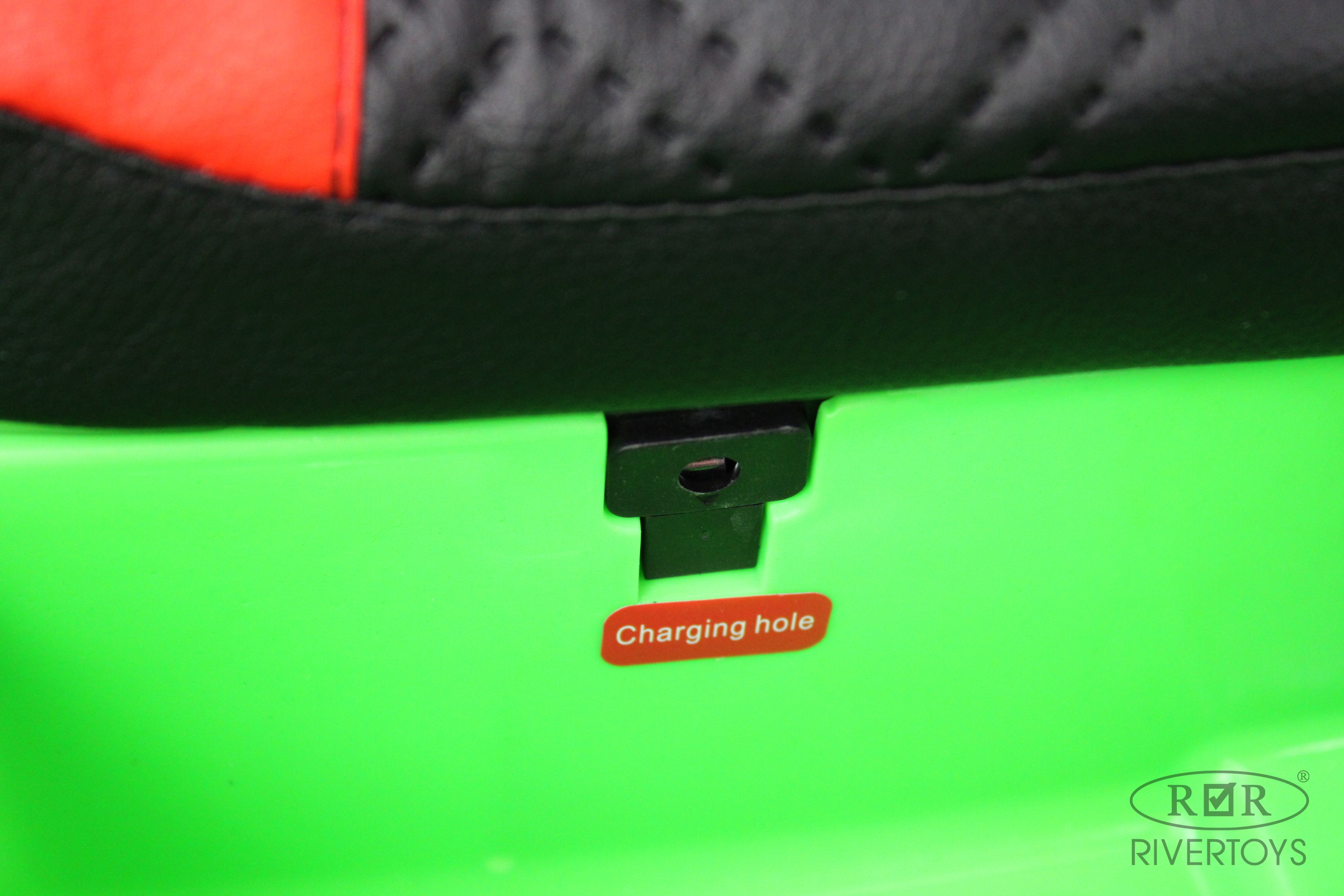 Электромобиль RIVERTOYS F444FF-GREEN С пультом ДУ - фото 16