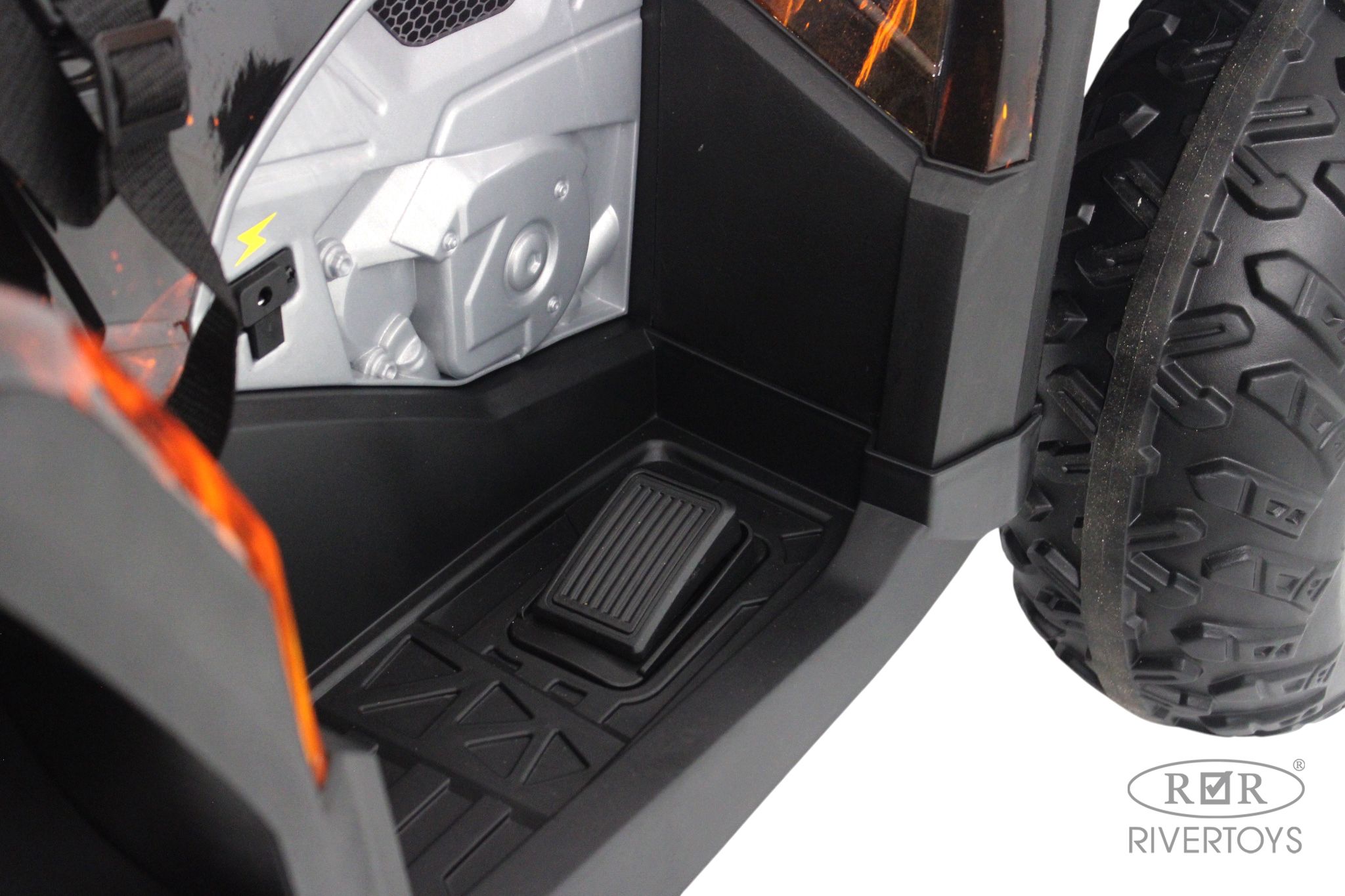 Электромобиль RIVERTOYS Z111ZZ-NEW-FIERY С пультом ДУ - фото 18