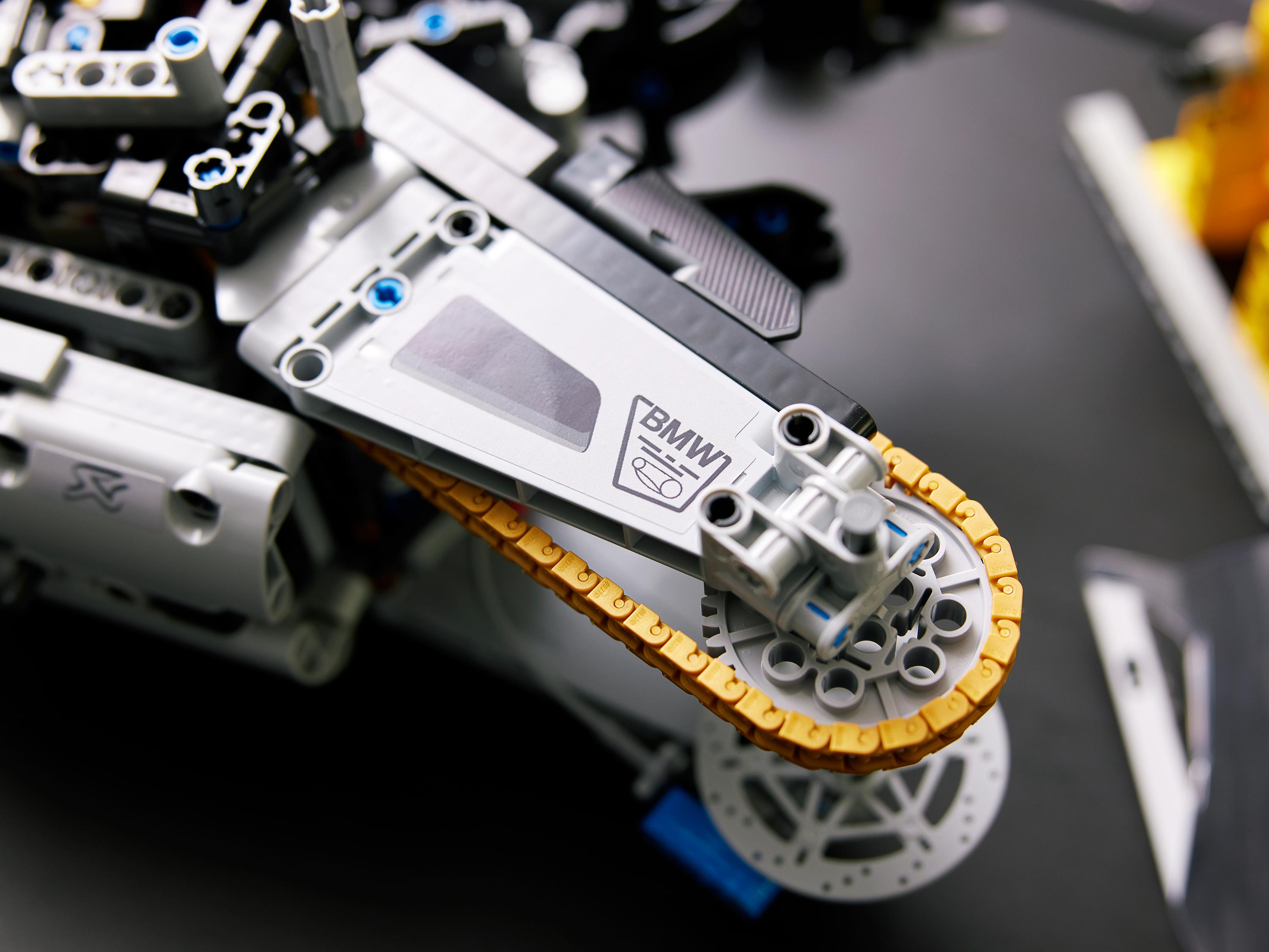 Конструктор LEGO Technic Мотоцикл BMW M блочный - фото 21
