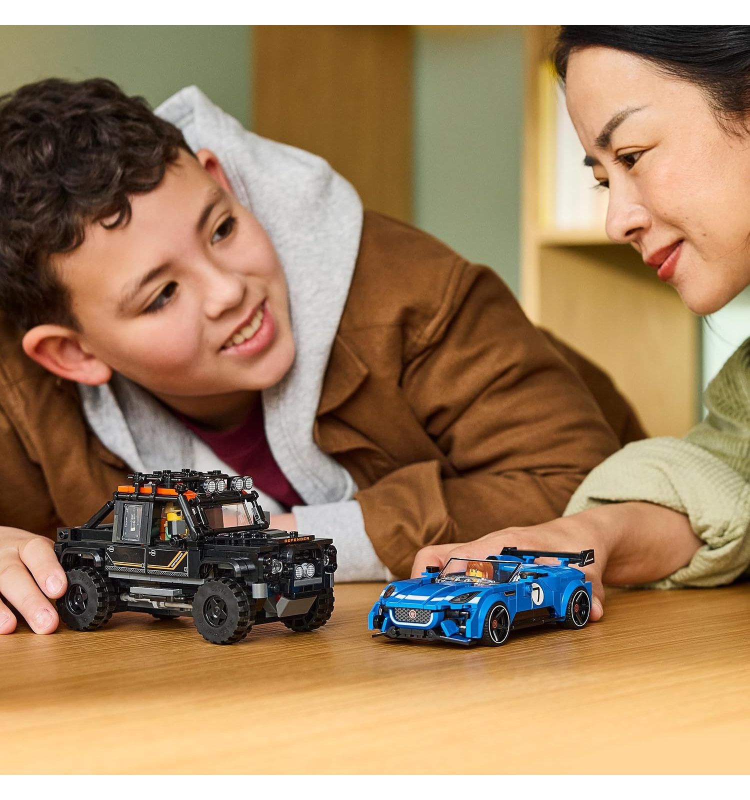 Конструктор LEGO Speed Champions Jaguar и Land Rover 740 дет. - фото 10