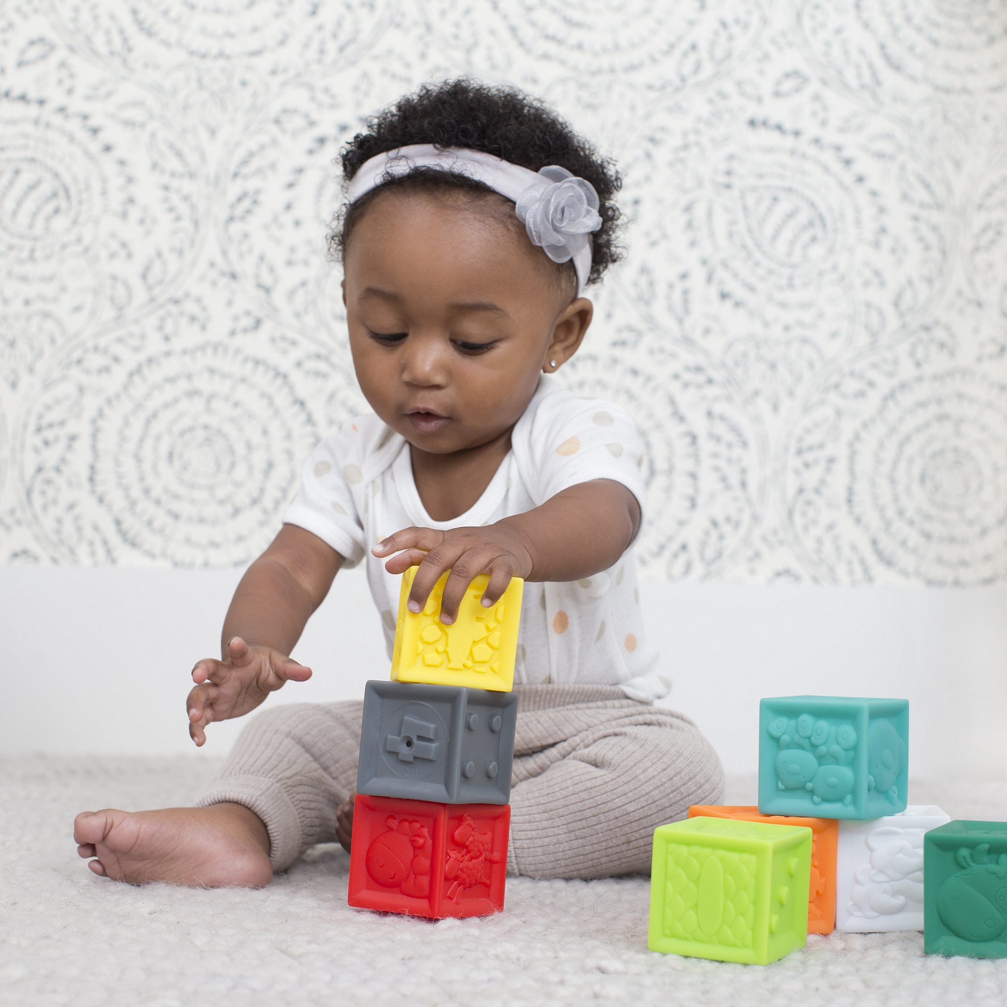 Игрушка INFANTINO кубики развивающие Squeeze and Stack - фото 8
