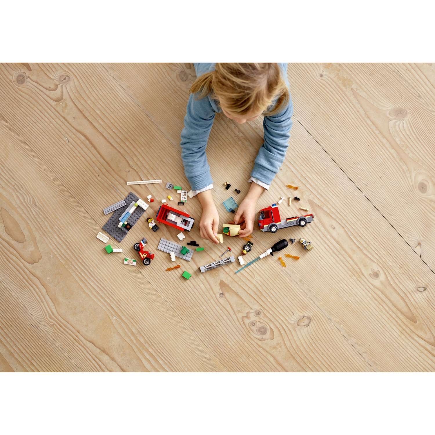 Конструктор LEGO City Fire Пожар в бургер-кафе блочный - фото 11