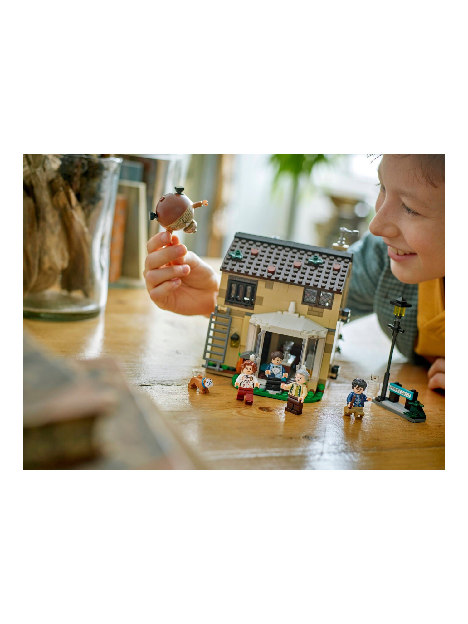 Конструктор LEGO Harry Potter Тисовая улица 639 дет. - фото 10