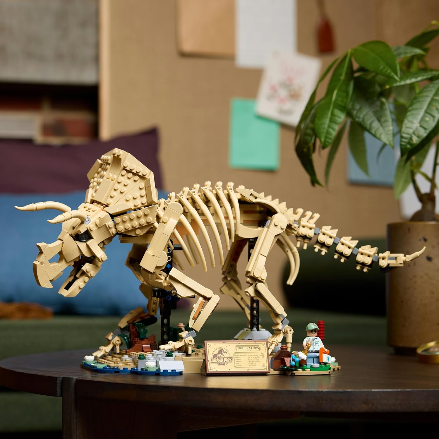 Конструктор LEGO Jurassic World Скелет Трицератопса 1154 дет. - фото 11