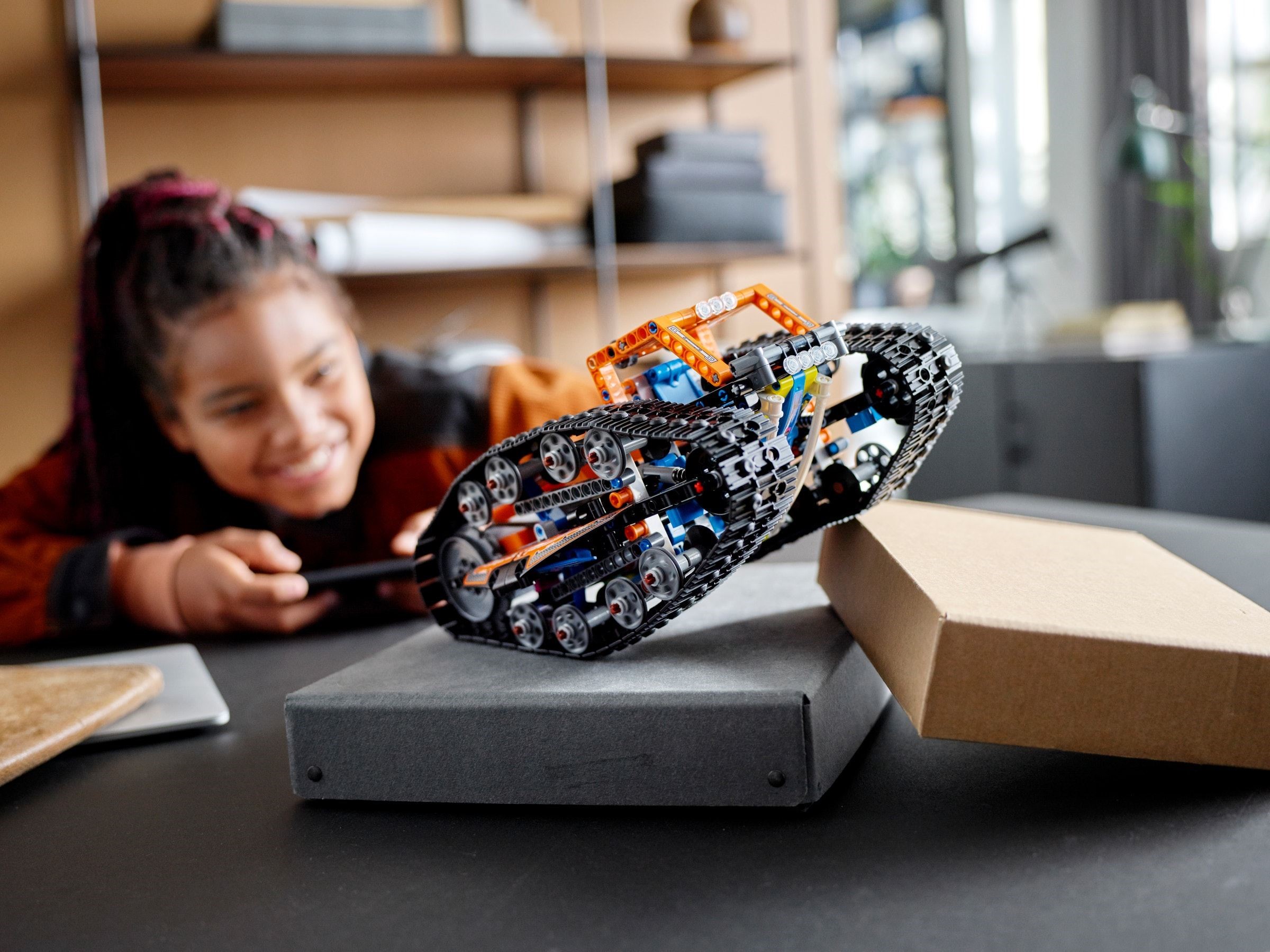 Конструктор LEGO Technic 42140 772 дет. - фото 6