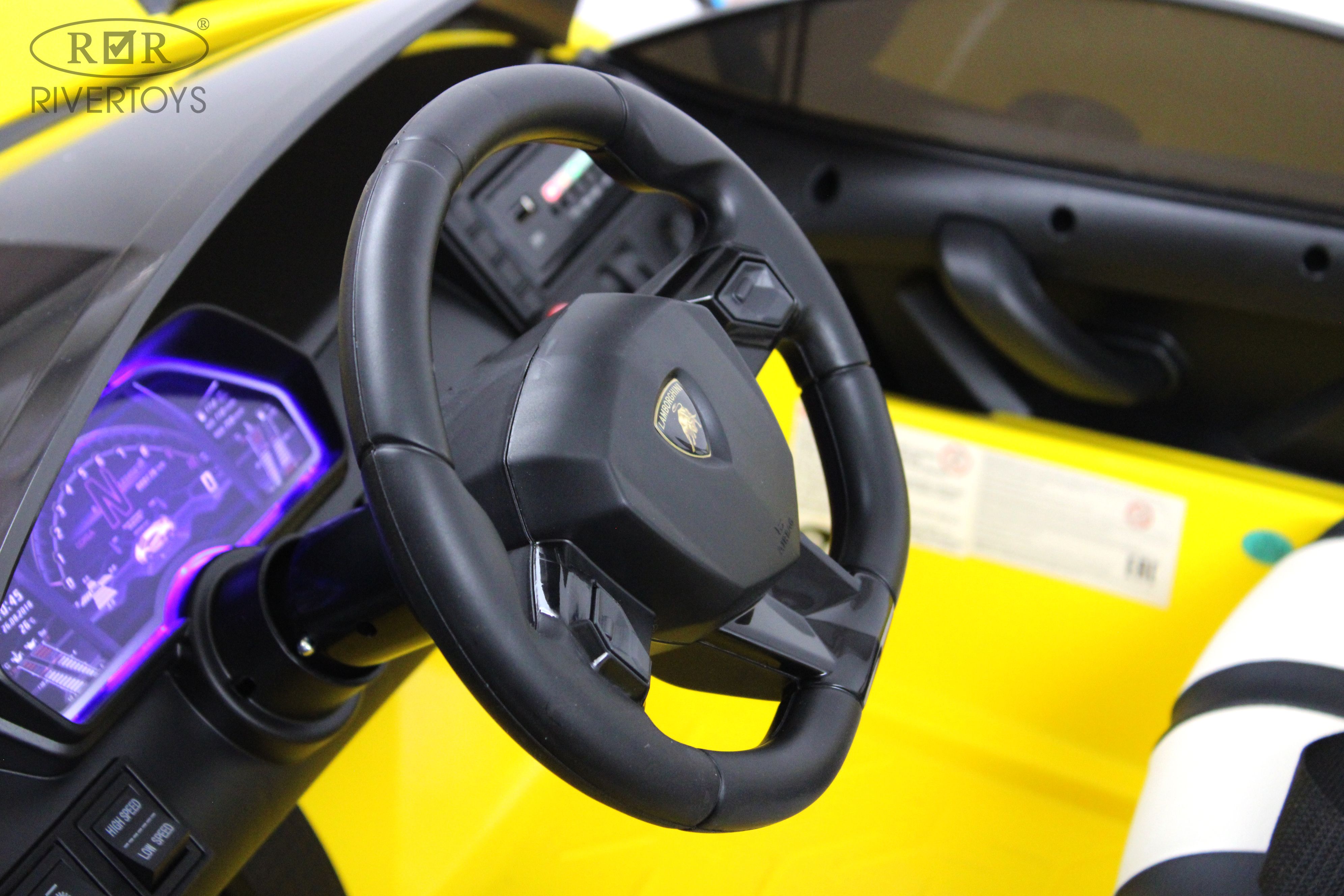 Электромобиль RIVERTOYS A111MP-YELLOW С пультом ДУ - фото 15