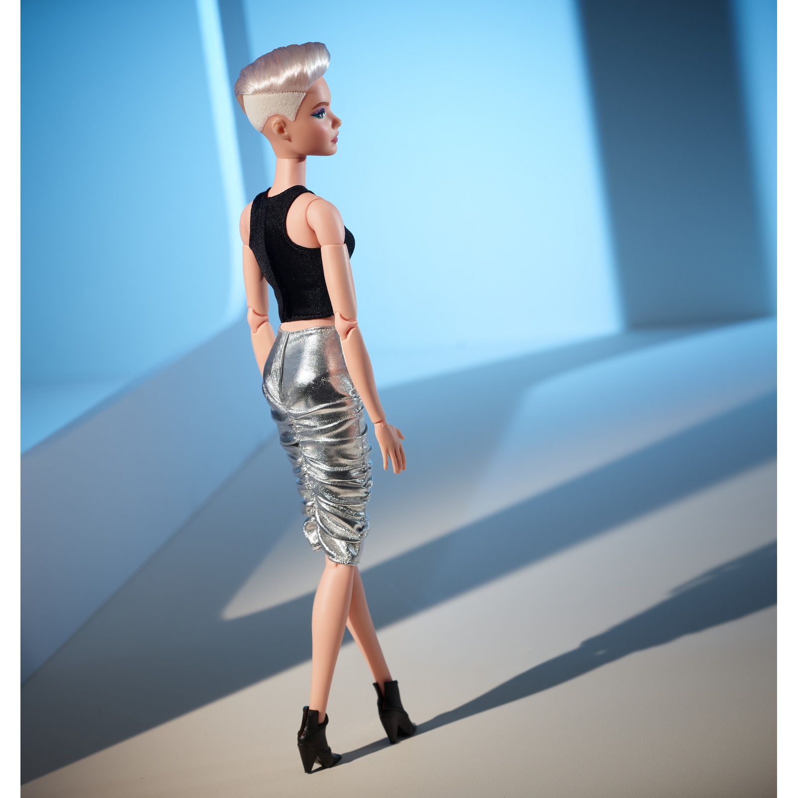 Кукла модельная Barbie Looks HCB78 - фото 9