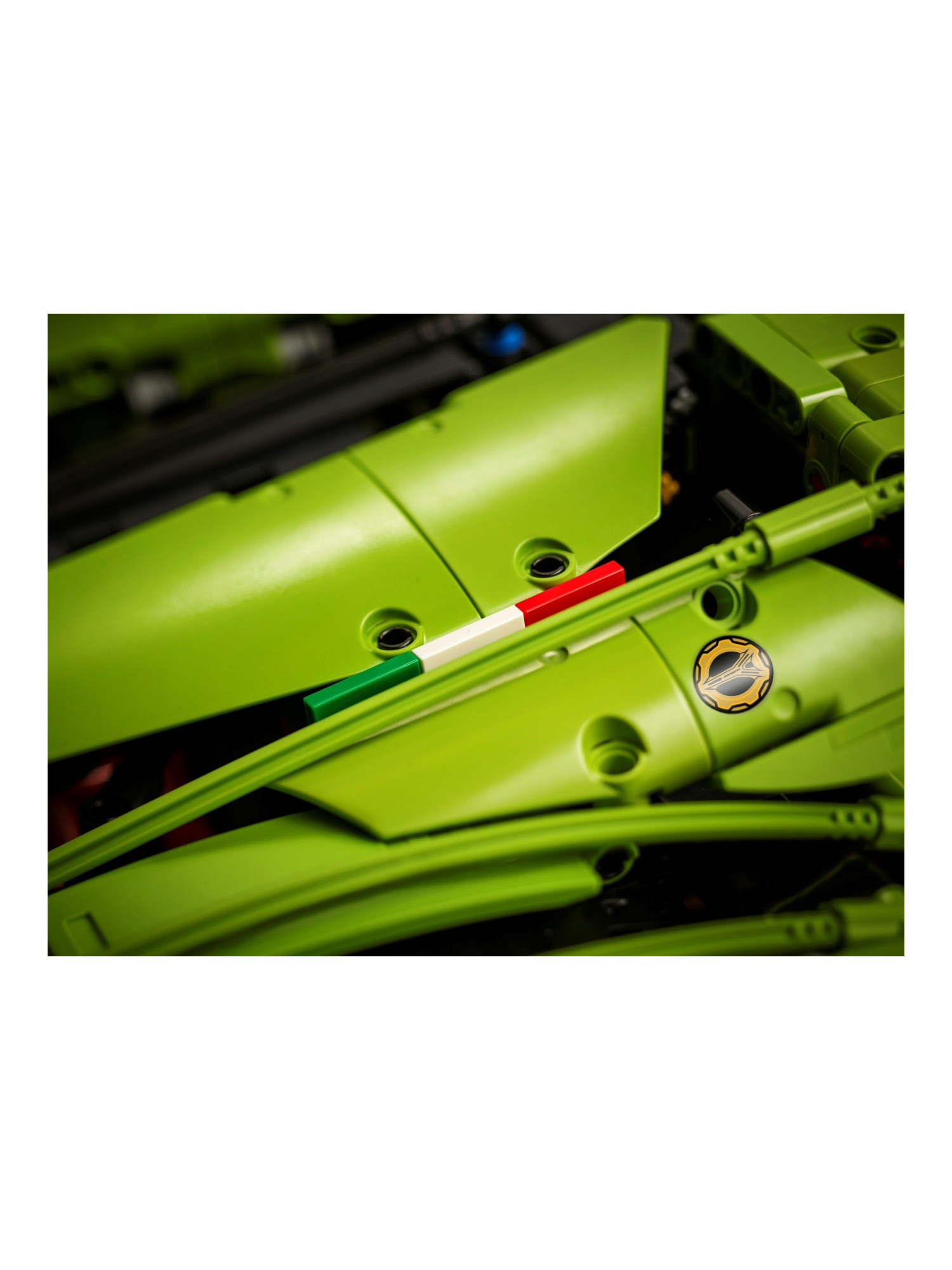 Конструктор LEGO Technic Lamborghini Sian FKP 37 3696 дет. - фото 5